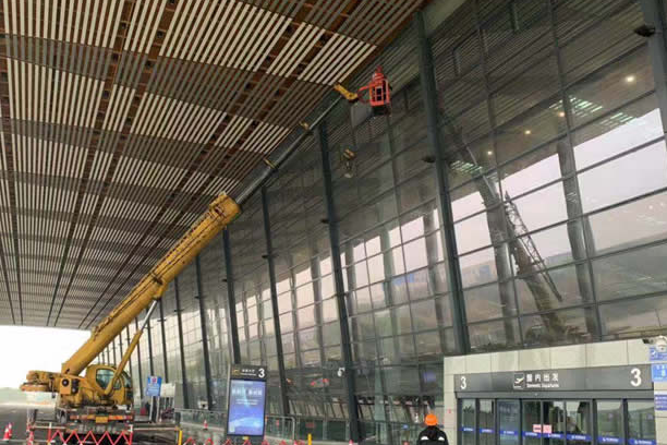 三角镇玻璃幕墙维护和保养